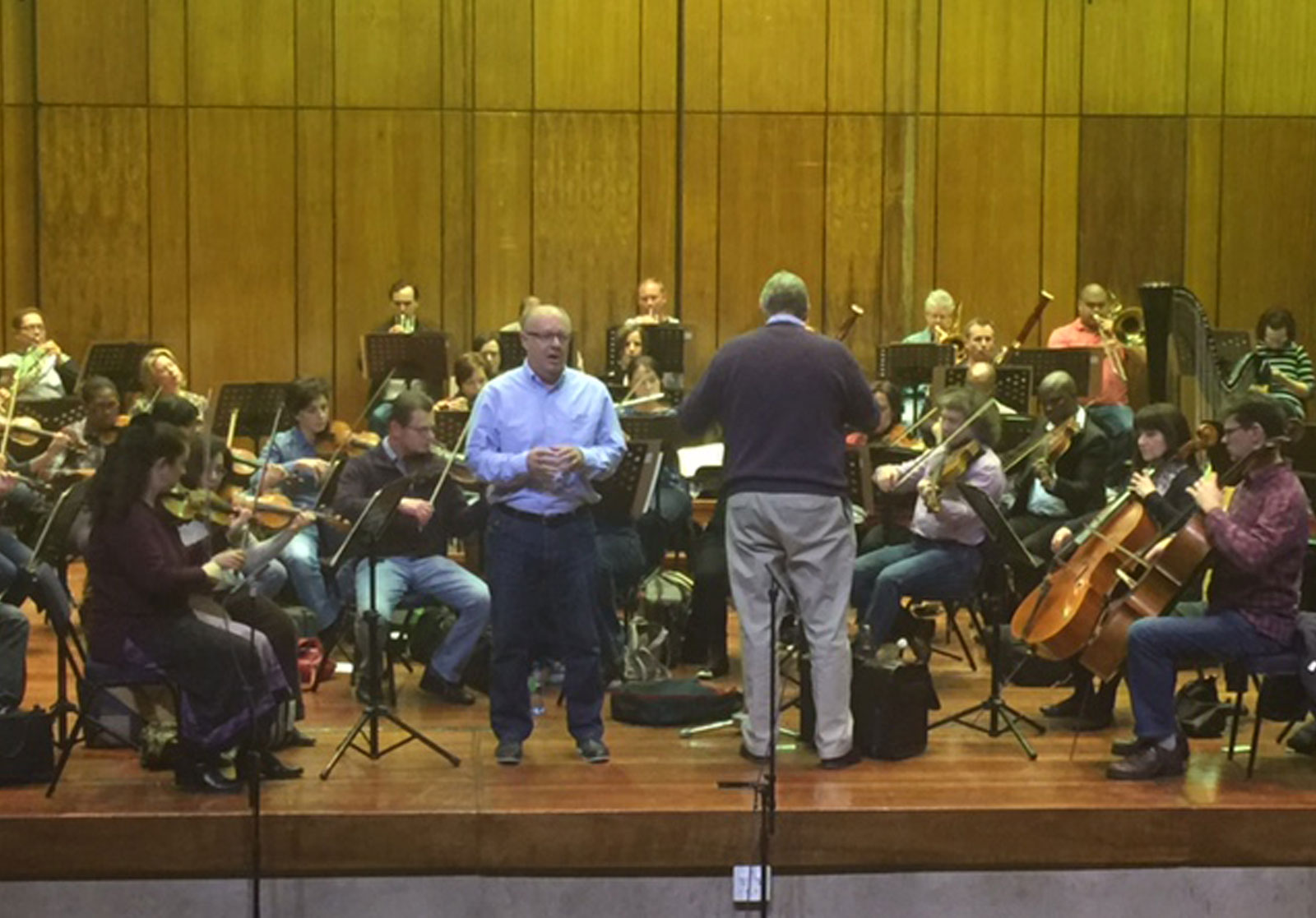 Rehearsing-with-the-Johannesburg-Festival-Orchestra-for-concert-23-August-2017-conducted-by-Maestro-Richard-Cock